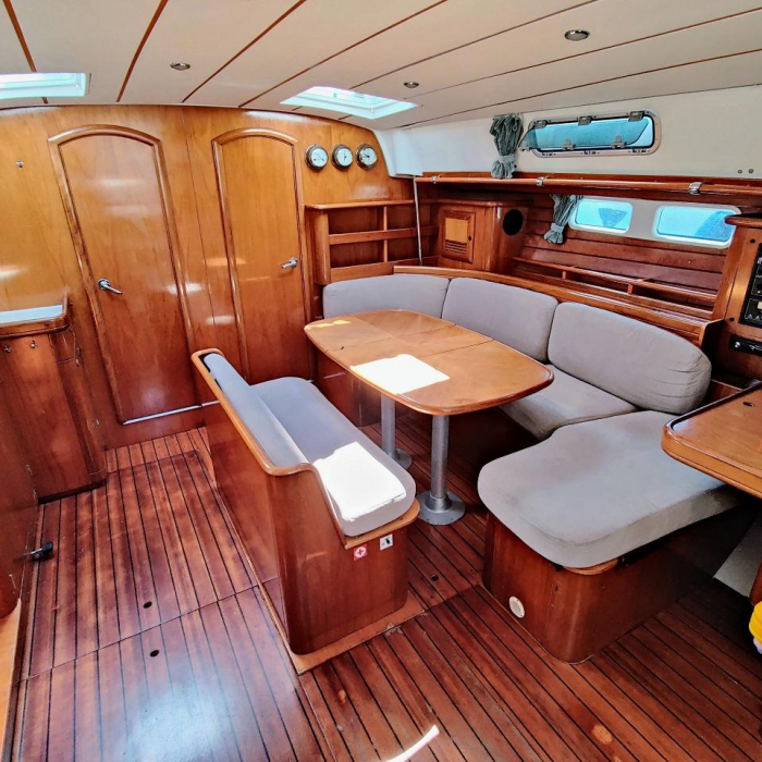 Rose Runner | Oceanis Clipper 461 photo 5