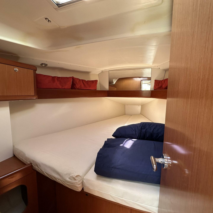 Blu | Oceanis 34 photo 5