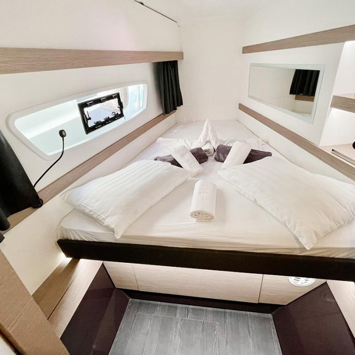 Barnacle | Fountaine Pajot Isla 40 photo 13