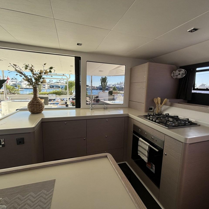 Siente El Mar | Dufour 48 Catamaran photo 10