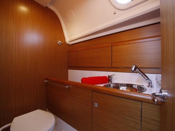 Mare Doro | Sun Odyssey 33i photo 8