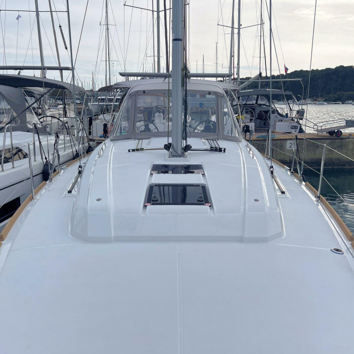 Jana | Oceanis 38.1 photo 2