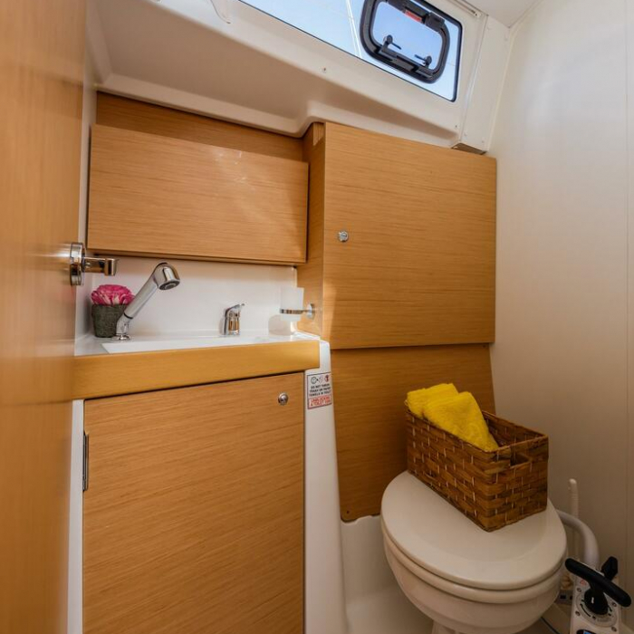 Obsession | Oceanis 38.1 photo 16