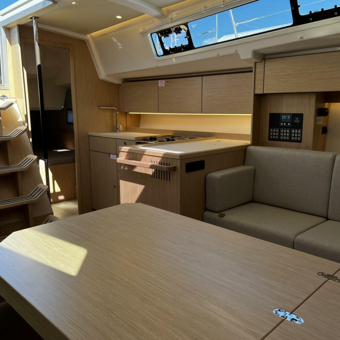 Babe | Bavaria C38 photo 8