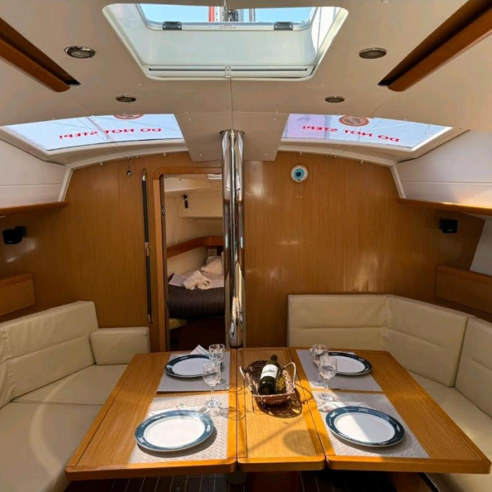 Freya | Sun Odyssey 42DS photo 11