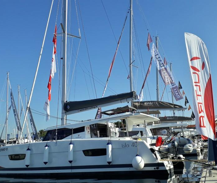 Sailor Venus | Fountaine Pajot Isla 40 photo 7