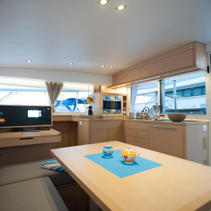 Lady Dom | Lagoon 400 S2 photo 10