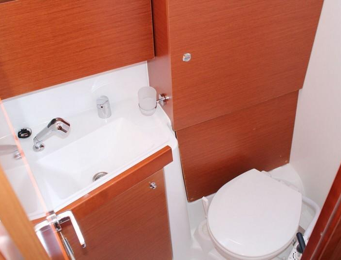 JEAN MICHEL | Beneteau Oceanis 35 photo 15