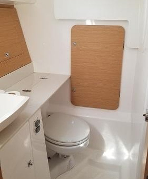 Ares | Dufour 360 photo 14