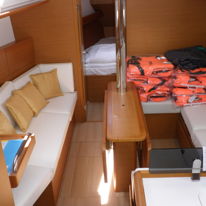 Paloma | Sun odyssey 379 performance photo 10