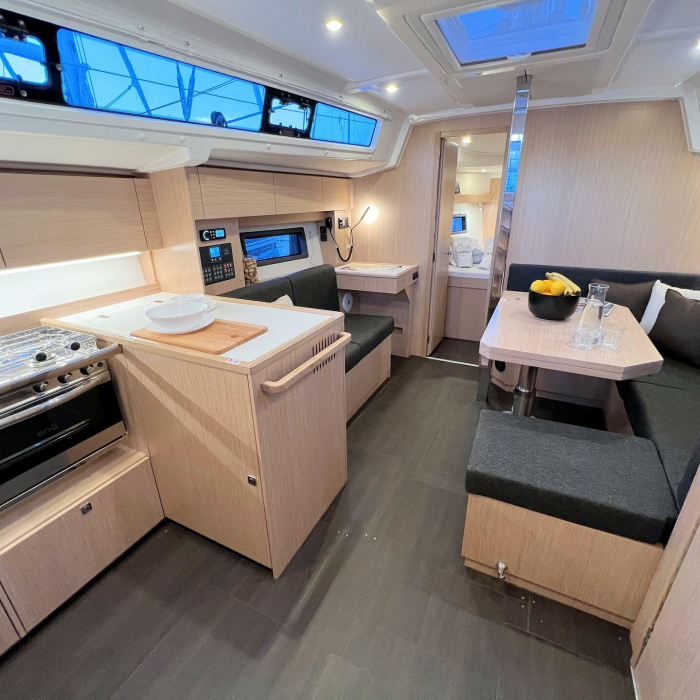 Mala Hana | Bavaria C38 photo 20