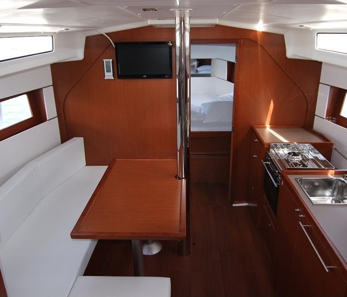 Ceja | Oceanis 38.1 photo 8