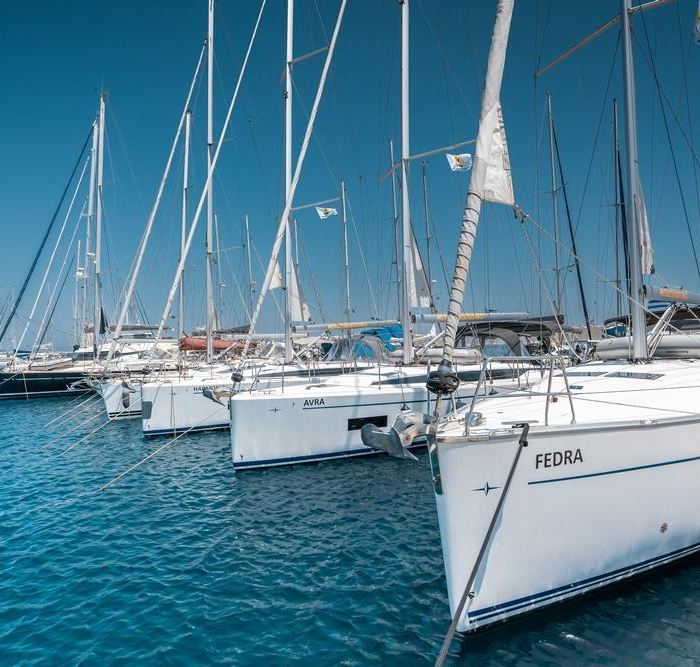 Avra | Bavaria C42 photo 4