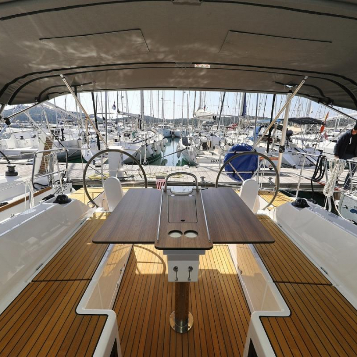 Lea | Bavaria C38 photo 6