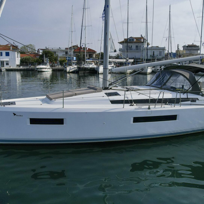 BLACK BIRD | Sun Odyssey 440 photo 3