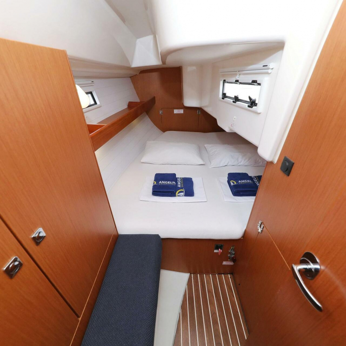 Homeoffice | Bavaria Cruiser 33 photo 5
