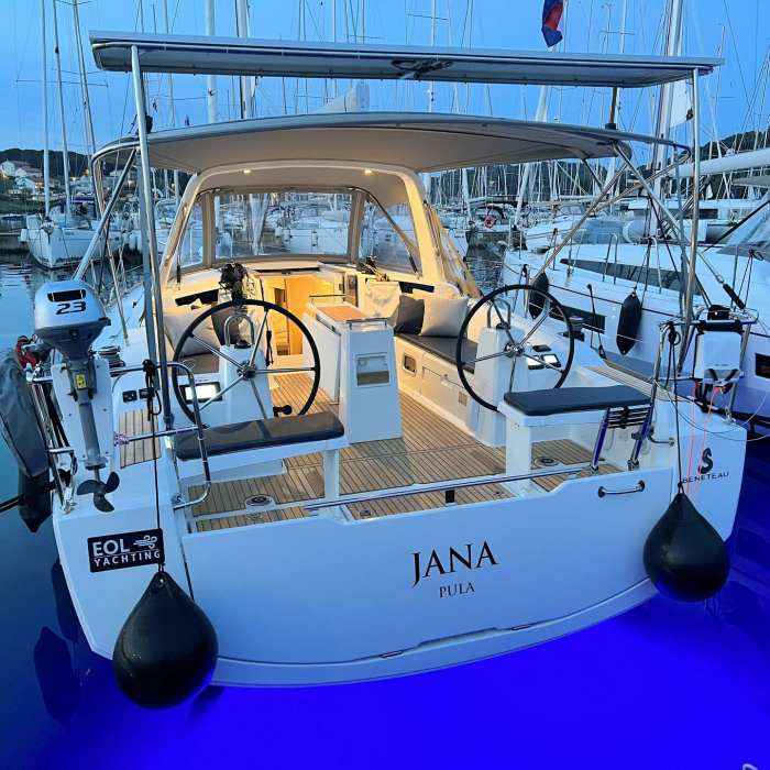 Jana | Oceanis 38.1 photo 16