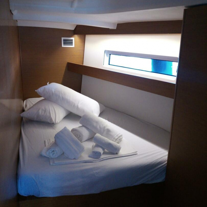 Maryann | Sun Odyssey 440 photo 8