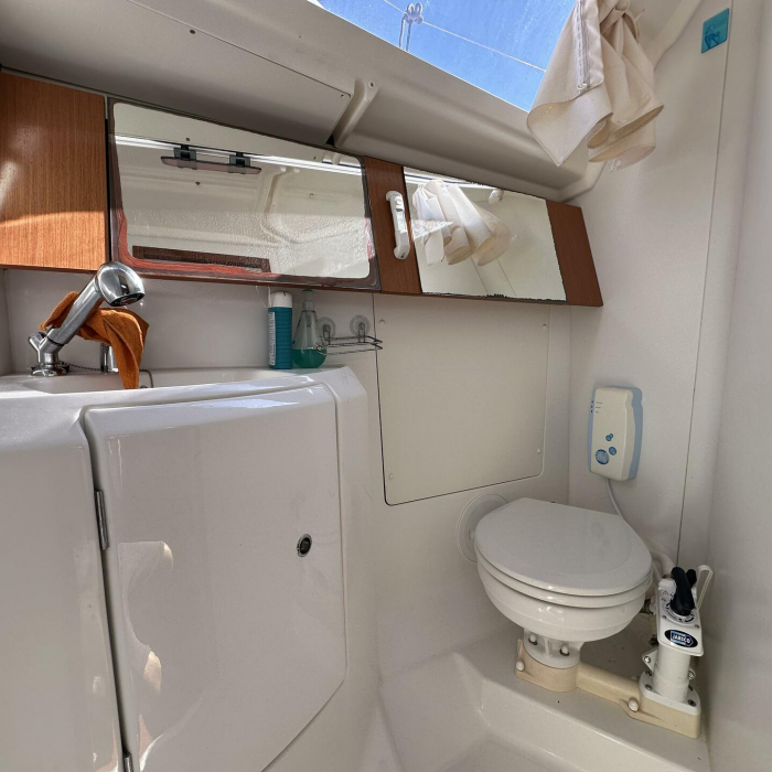 Blu | Oceanis 34 photo 6