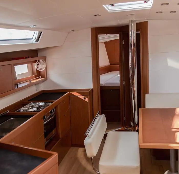 Mambo 1 | Oceanis 45 photo 3