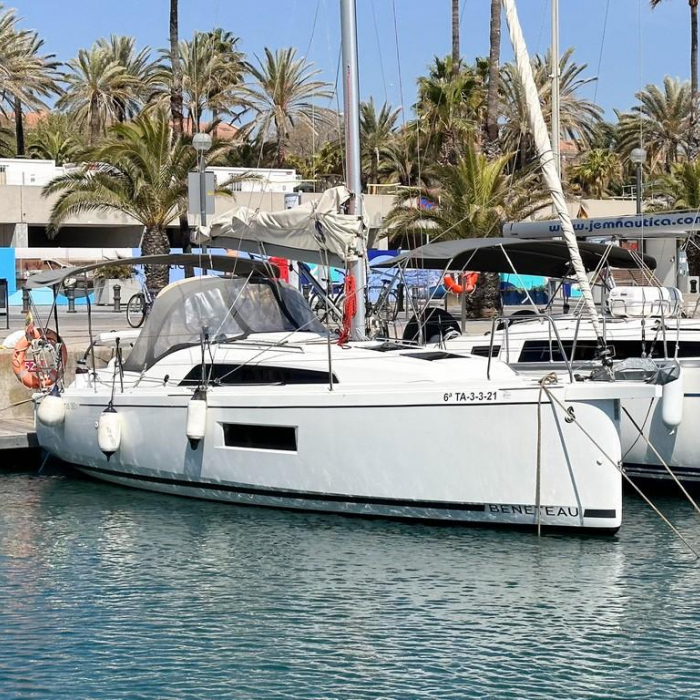 TEMPUS II BCN OC30.1 | Oceanis 30.1 photo 2