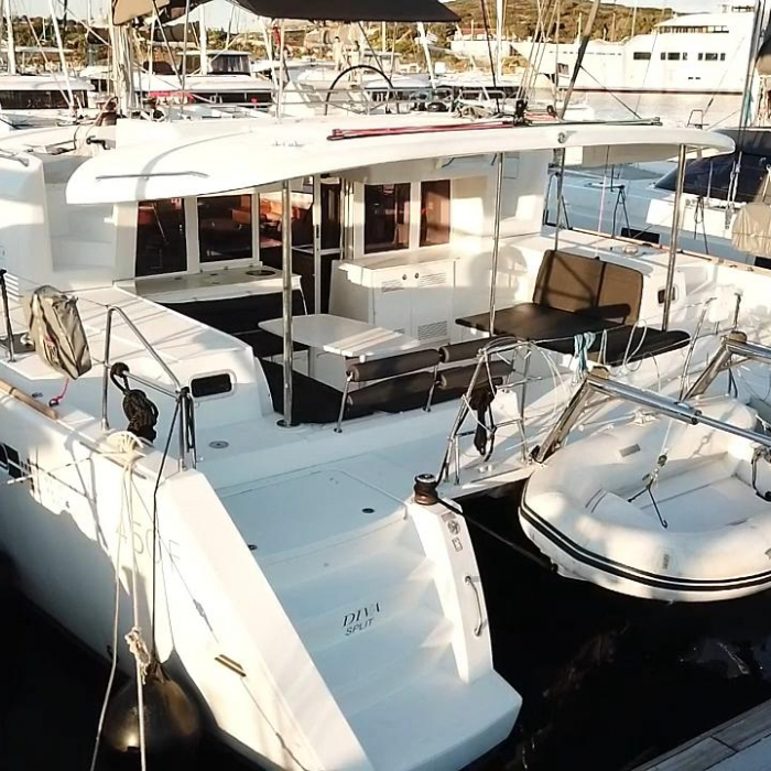 Diva | Lagoon 450 Fly photo 5