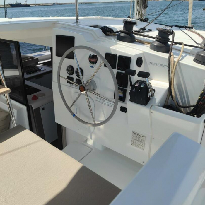 Isla | Fountaine Pajot Isla 40 photo 4