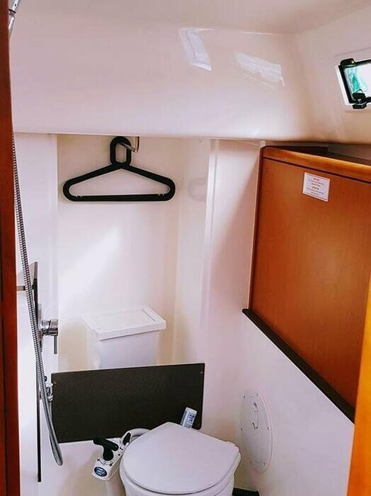 Salsa | Bavaria Cruiser 33 photo 10