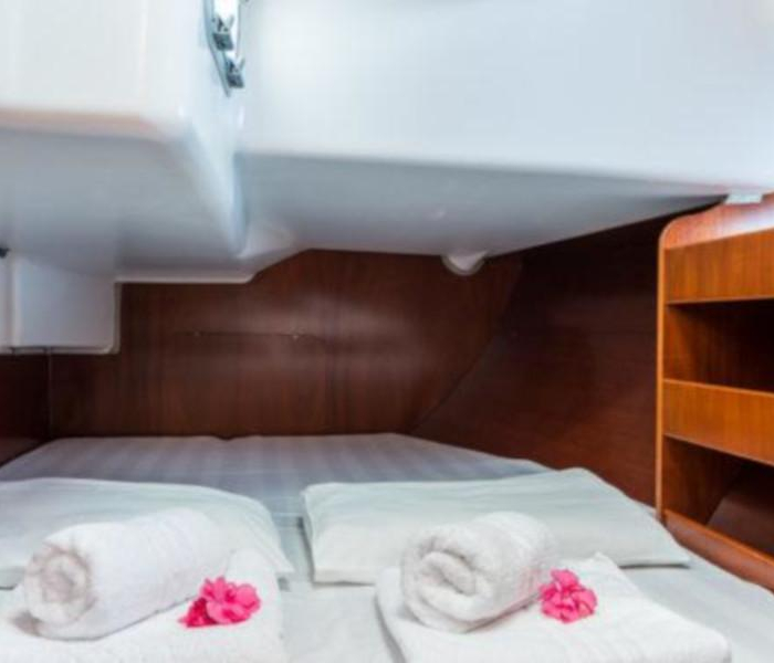 Simonetta (Bow Thruster, electric heads, Solar Panel) | Oceanis 411 Clipper photo 11