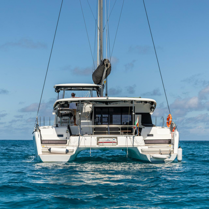 Vanessa | Lagoon 42 photo 21