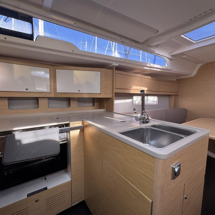 Thais | Dufour 37 photo 5