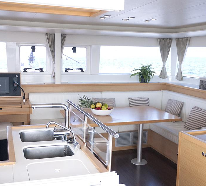 Balok | Lagoon 450 photo 6