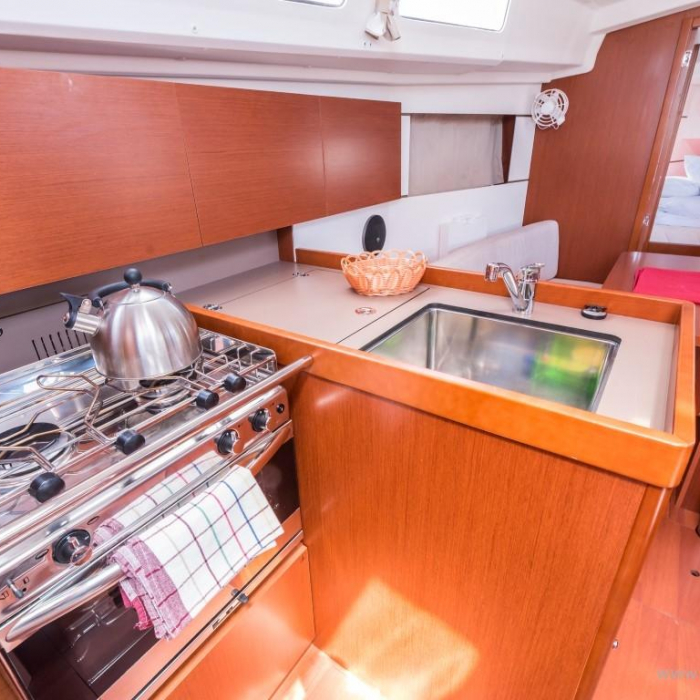 Bela | Oceanis 35.1 photo 5