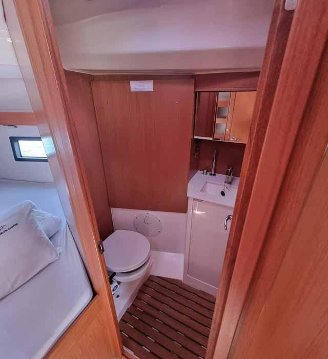 Zoom | Bavaria C38 photo 11