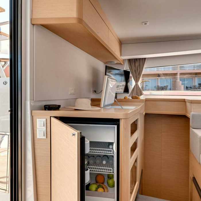 HeyBlue | Lagoon 42 photo 79