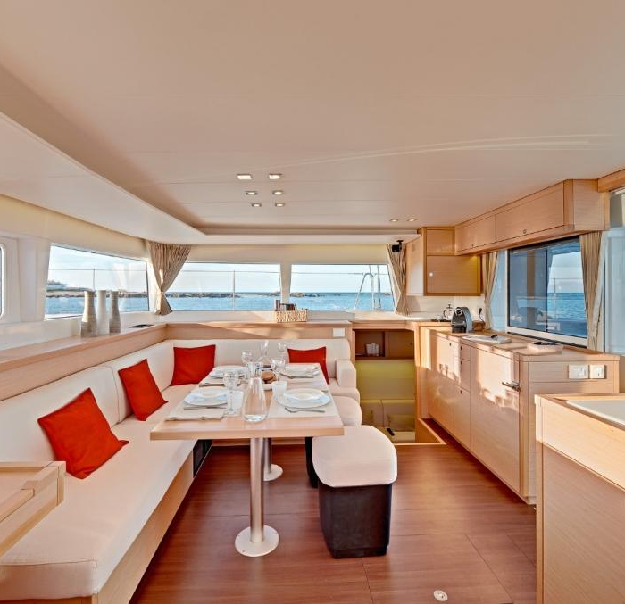 Metra | Lagoon 450 F photo 3