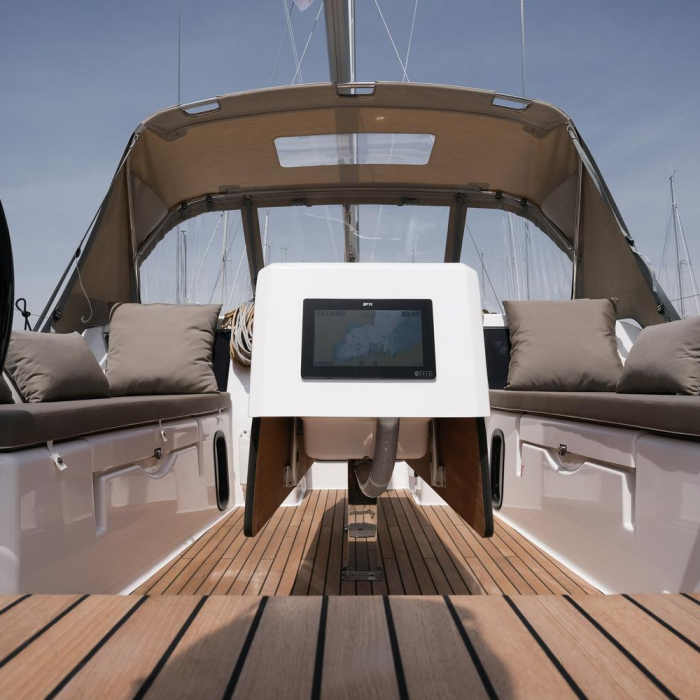 Paris | Dufour 390 photo 28