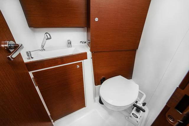 Happy | Oceanis 38 photo 34