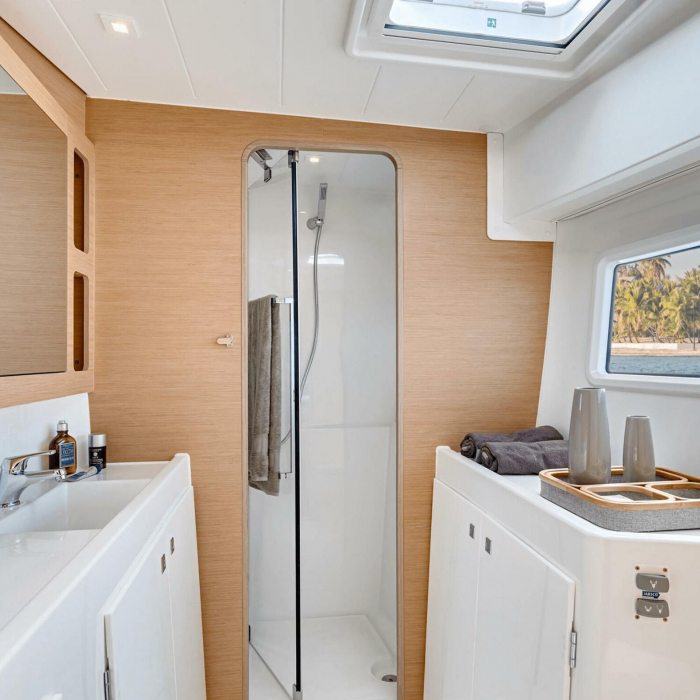 HeyBlue | Lagoon 42 photo 32