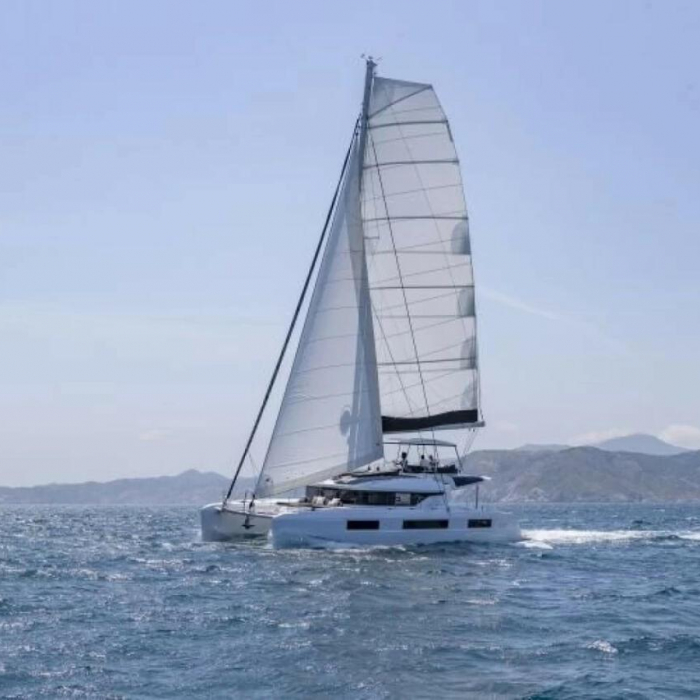 Athena Blu | Lagoon 51 photo 3