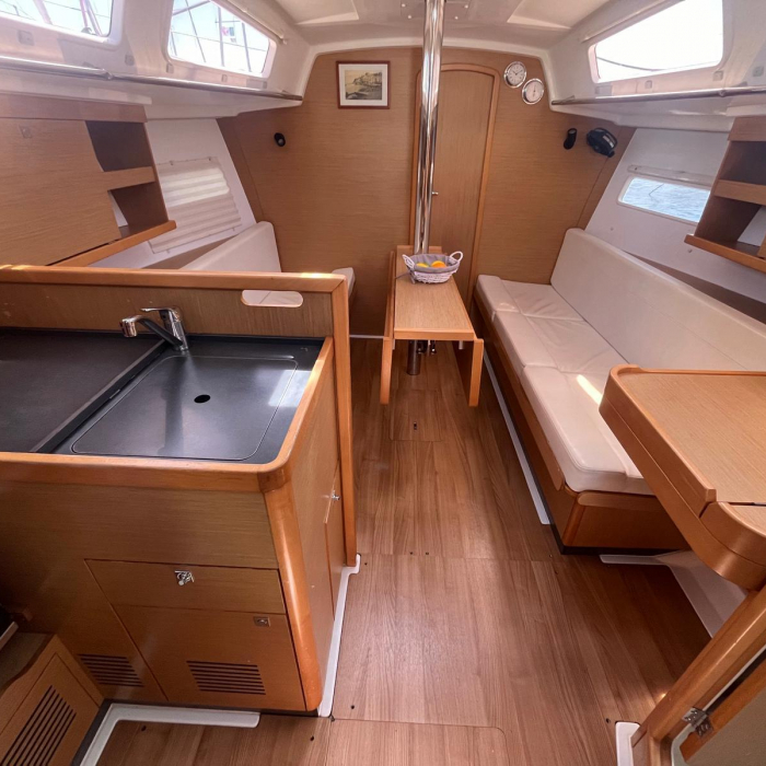 Lazzarone | Sun Odyssey 319 photo 5