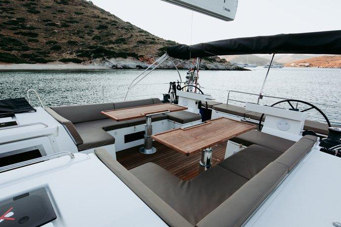 Elli | Bavaria C57 photo 17