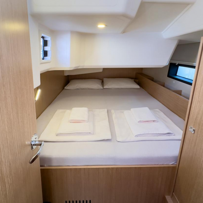 Arinna | Bavaria C38 photo 47