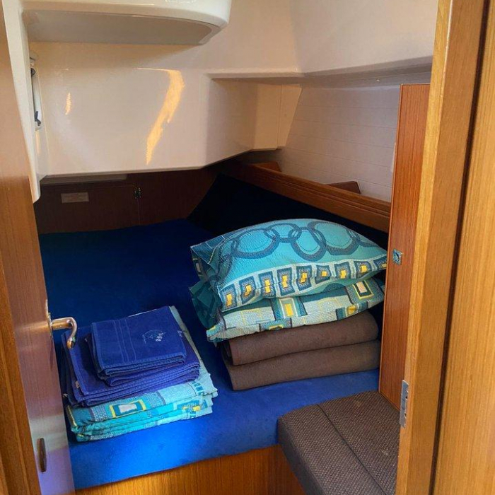 Into the Blue | Bavaria Cruiser 37 photo 9