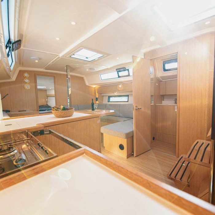 Fiona | Bavaria C42 photo 4