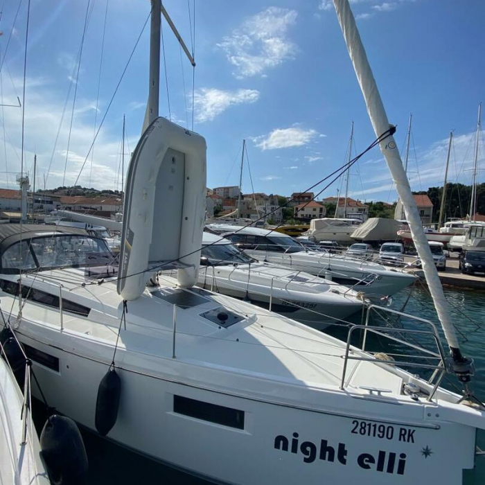 night elli | Sun Odyssey 410 photo 4
