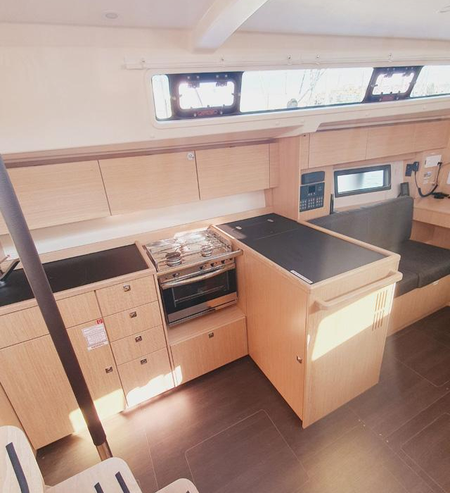 Infinity | Bavaria C38 photo 8