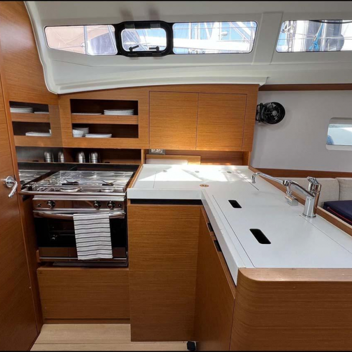 Golden eye | Sun Odyssey 380 photo 4