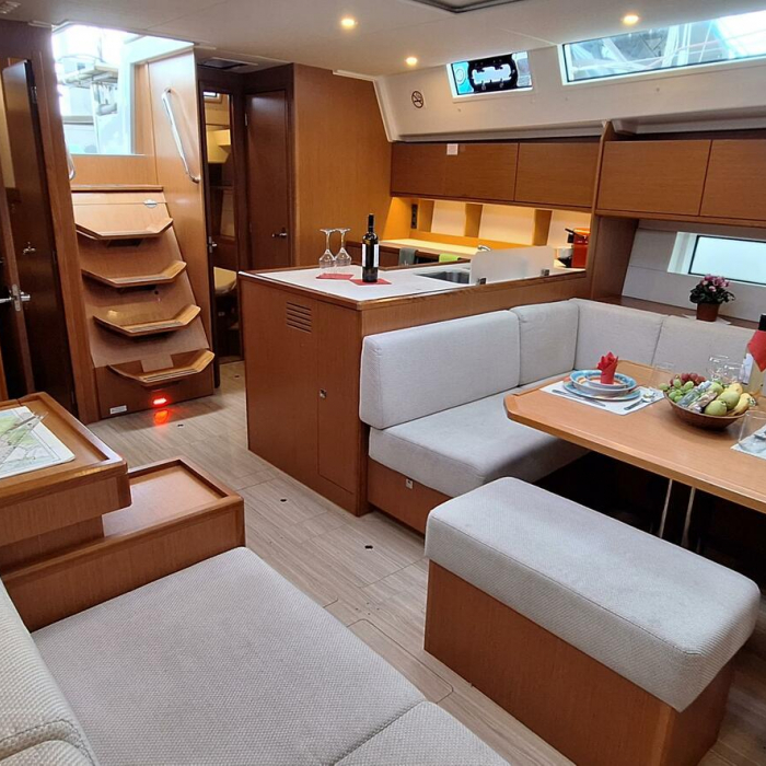 LADY FLORA 3 | Bavaria C50 photo 5