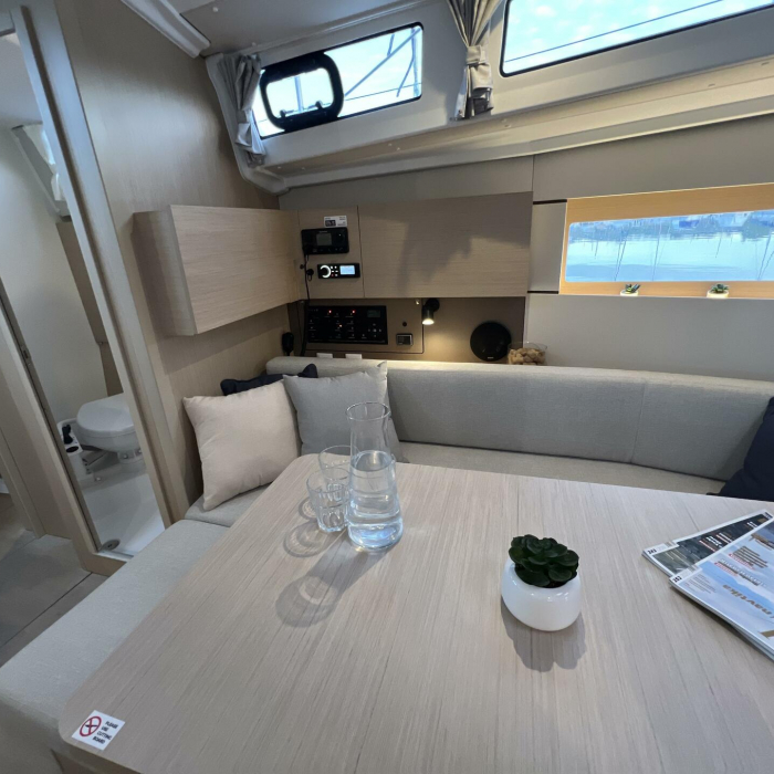 Jana | Oceanis 38.1 photo 25